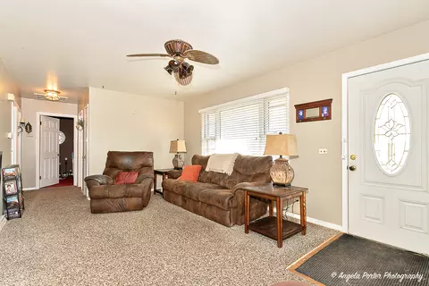 Living - 35882 N Hunt Ave, Ingleside, IL 60041 photo 1 of 5