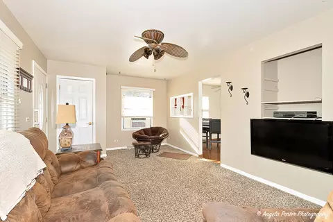 Living - 35882 N Hunt Ave, Ingleside, IL 60041 photo 2 of 5