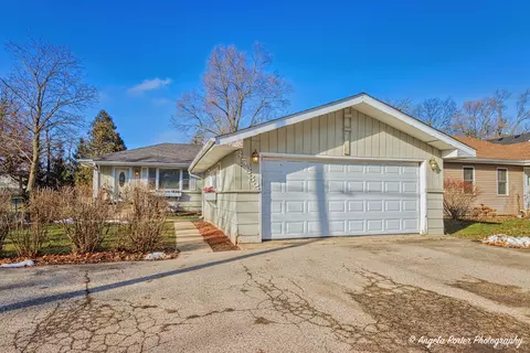 35882 N Hunt Ave, Ingleside, IL 60041