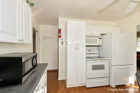 Kitchen - 35882 N Hunt Ave, Ingleside, IL 60041 photo 2 of 2