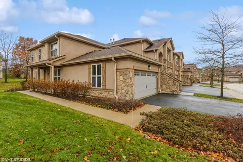 1924 Crenshaw Cir, Vernon Hills, IL 60061