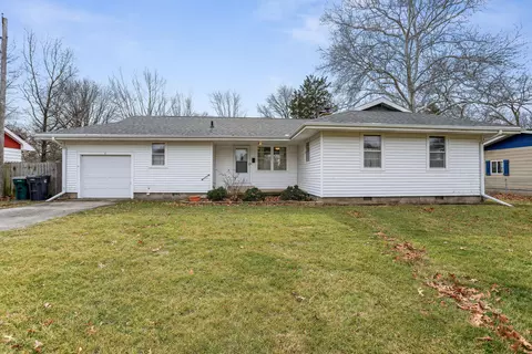 3 Matteson Dr, Villa Grove, IL 61956