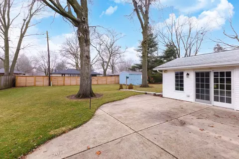 305 Granada Rd, Bloomington, IL 61701 photo 28
