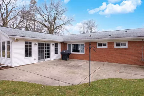 305 Granada Rd, Bloomington, IL 61701 photo 29