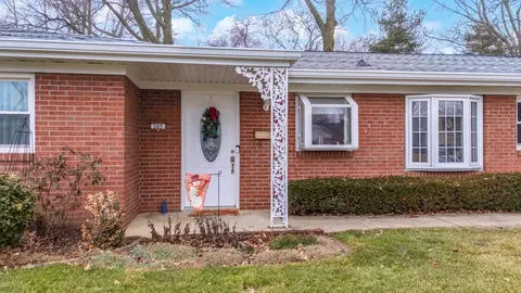 305 Granada Rd, Bloomington, IL 61701 photo 2