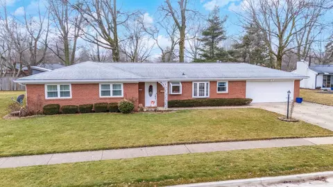 305 Granada Rd, Bloomington, IL 61701