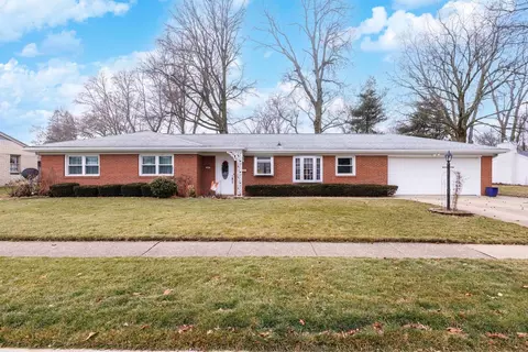 305 Granada Rd, Bloomington, IL 61701 photo 34