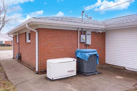 305 Granada Rd, Bloomington, IL 61701 photo 32