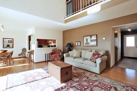 4548 N Sapphire Dr, Hoffman Estates, IL 60192 photo 3