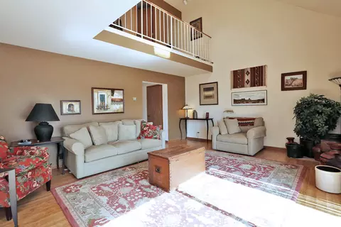4548 N Sapphire Dr, Hoffman Estates, IL 60192 photo 8