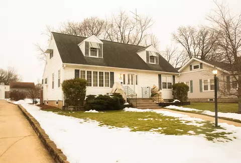 314 W 9th St, Dixon, IL 61021