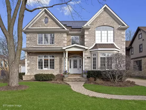 15 Hiawatha Dr, Clarendon Hills, IL 60514