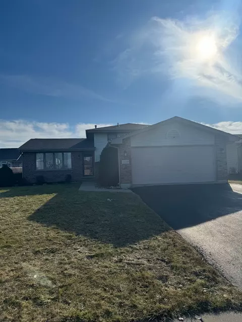 2910 Tucson Dr, Joliet, IL 60432