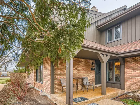 1843 Mission Hills Ln, Northbrook, IL 60062