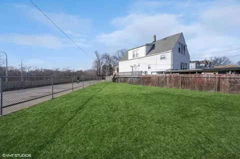 3725 N Ridgeway Ave, Chicago, IL 60618