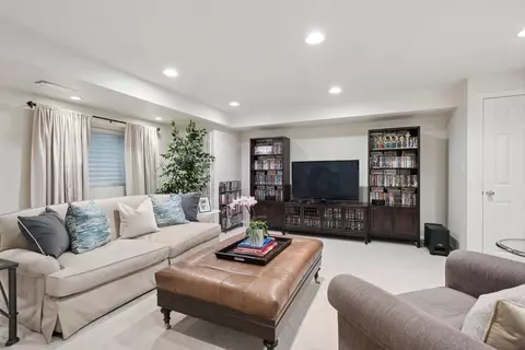 Living - 399 Madison Ave, Glencoe, IL 60022 photo 10 of 10