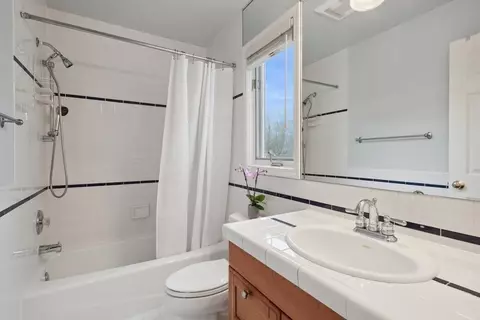Bath - 399 Madison Ave, Glencoe, IL 60022 photo 3 of 4