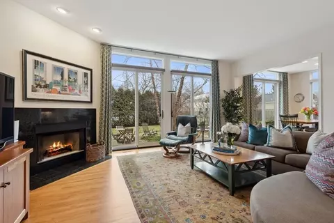 Living - 399 Madison Ave, Glencoe, IL 60022 photo 5 of 10