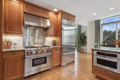 Kitchen - 399 Madison Ave, Glencoe, IL 60022 photo 2 of 2
