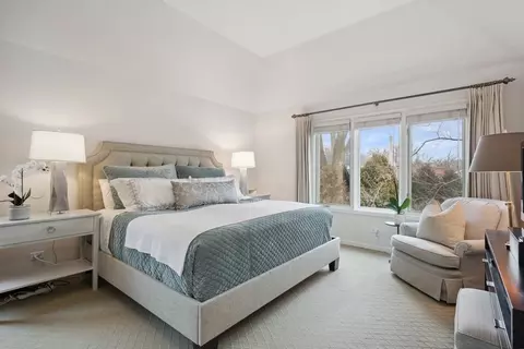 Bedroom - 399 Madison Ave, Glencoe, IL 60022 photo 2 of 6