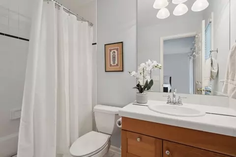 Bath - 399 Madison Ave, Glencoe, IL 60022 photo 2 of 4