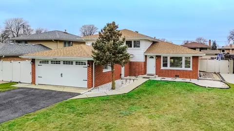7732 W 83rd St, Bridgeview, IL 60455 photo 2