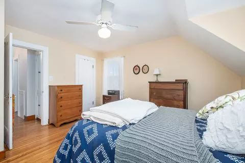 Bedroom - 406 Wabash St, Elgin, IL 60123 photo 2 of 4