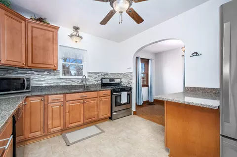 Kitchen - 406 Wabash St, Elgin, IL 60123 photo 1 of 4