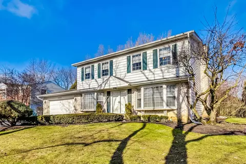 3434 River Falls Dr, Northbrook, IL 60062