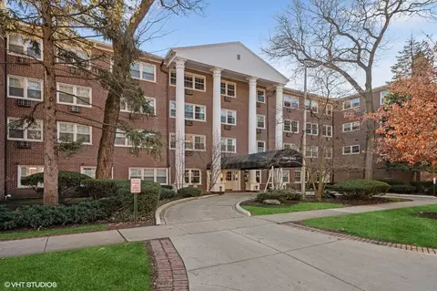 1025 Randolph St #104, Oak Park, IL 60302