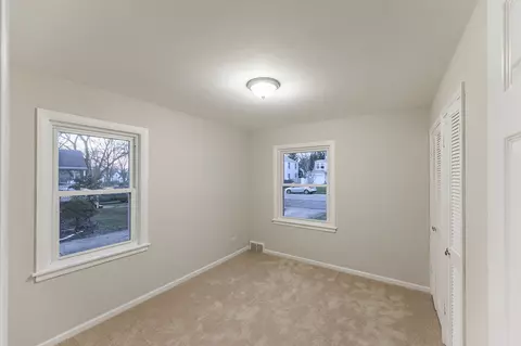 325 Harding Ave, Des Plaines, IL 60016 photo 6