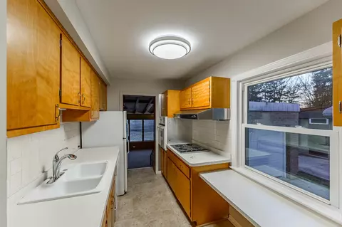 325 Harding Ave, Des Plaines, IL 60016 photo 4
