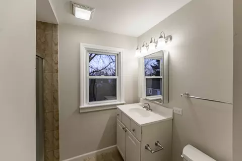 325 Harding Ave, Des Plaines, IL 60016 photo 12