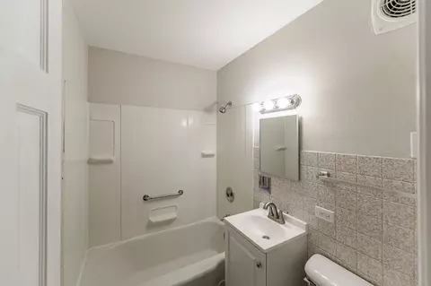 325 Harding Ave, Des Plaines, IL 60016 photo 11