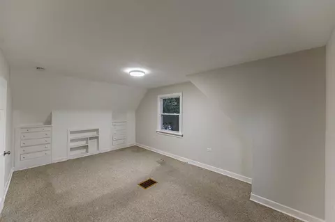 325 Harding Ave, Des Plaines, IL 60016 photo 9