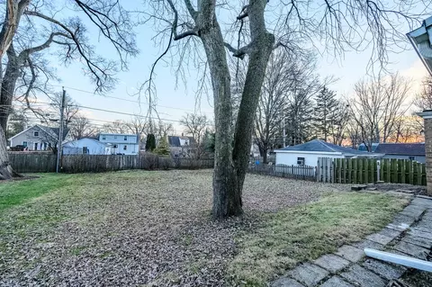 325 Harding Ave, Des Plaines, IL 60016 photo 14