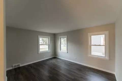 325 Harding Ave, Des Plaines, IL 60016 photo 8