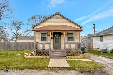 605 Cayuga St, Joliet, IL 60432