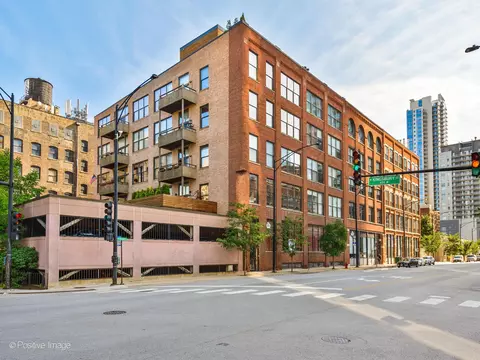 420 W Grand Ave #1D2D, Chicago, IL 60654