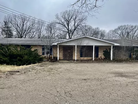 1910 Springfield Rd, East Peoria, IL 61611