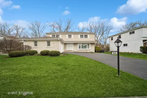 1814 E Apache Ln, Mount Prospect, IL 60056