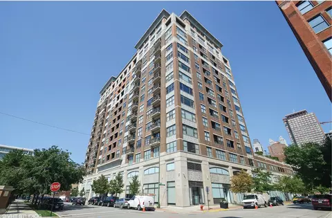 849 N Franklin St #1220, Chicago, IL 60610