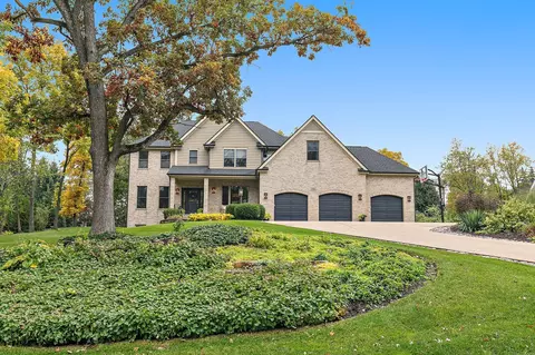 720 Saddle Rdg, Crystal Lake, IL 60012
