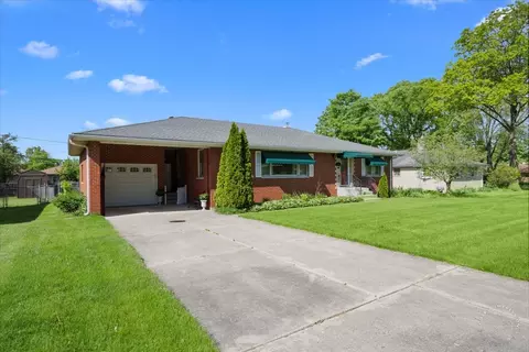 774 E State St, South Elgin, IL 60177