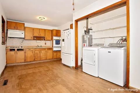 Kitchen - 5408 Circle Dr, Mchenry, IL 60050 photo 2 of 2
