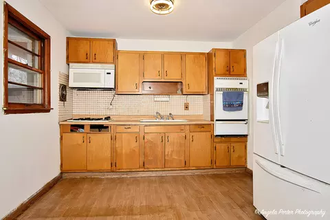 Kitchen - 5408 Circle Dr, Mchenry, IL 60050 photo 1 of 2