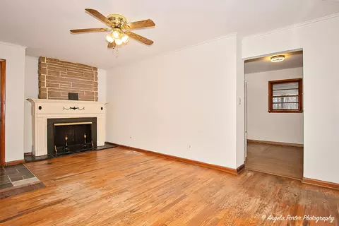 Living - 5408 Circle Dr, Mchenry, IL 60050 photo 2 of 2