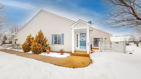 1382 Chestnut Cir, Yorkville, IL 60560