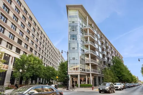845 N Kingsbury St #306, Chicago, IL 60610