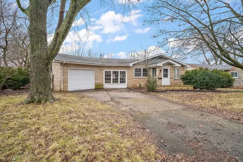 6 Dawn Ave, Paxton, IL 60957